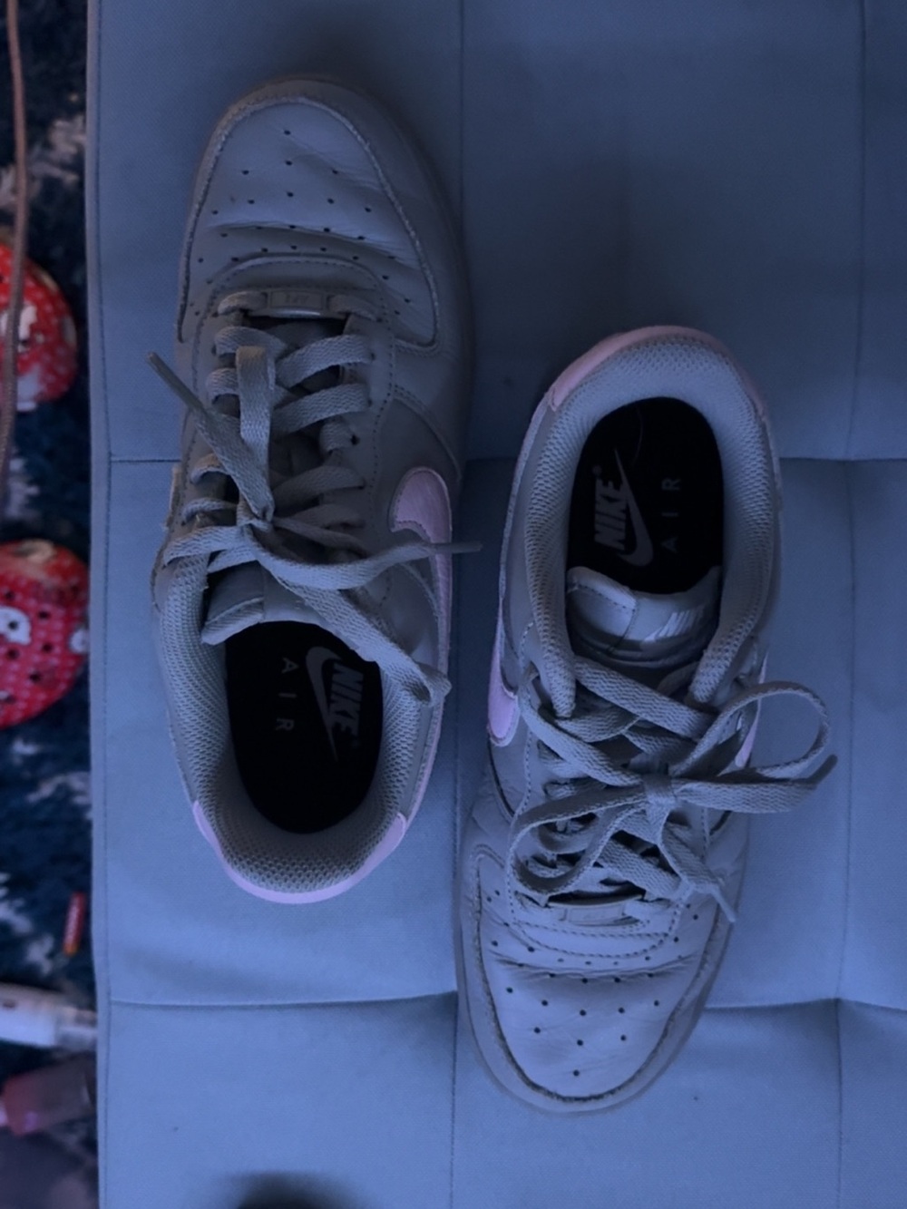 Nike Air Low-Top Sneakers in Light Gray with Pink Accents